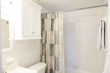 Colindale Apartments Williams Town ภายนอก รูปภาพ